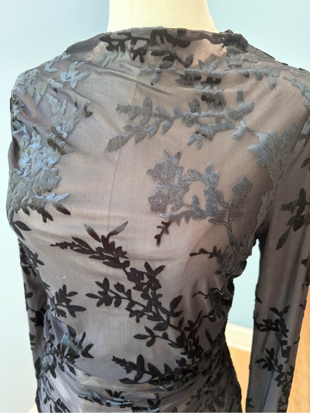 W.A.Y.F Black Floral Velvet Burnout Mesh Ruched Long Sleeve Top Size S - Picture 3 of 9